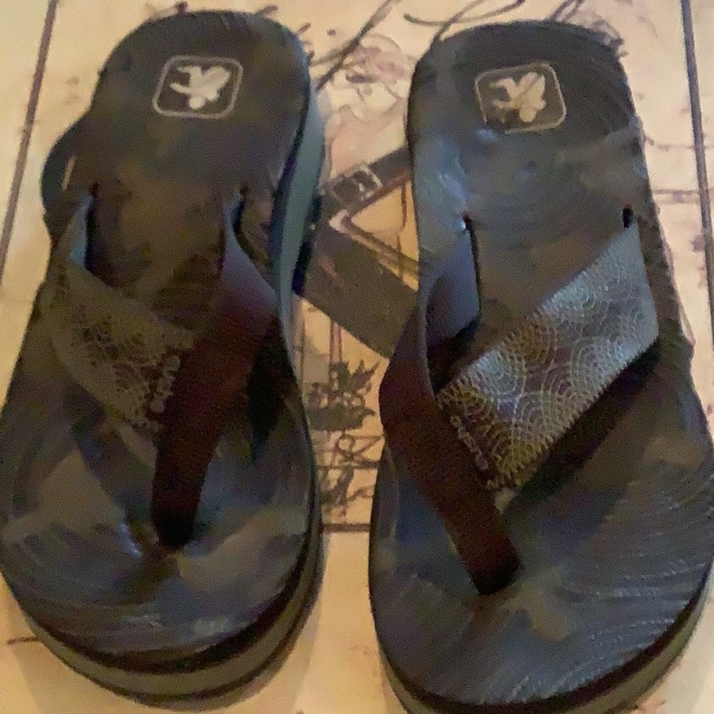 Cushe Black and Gray Women's Sandals
